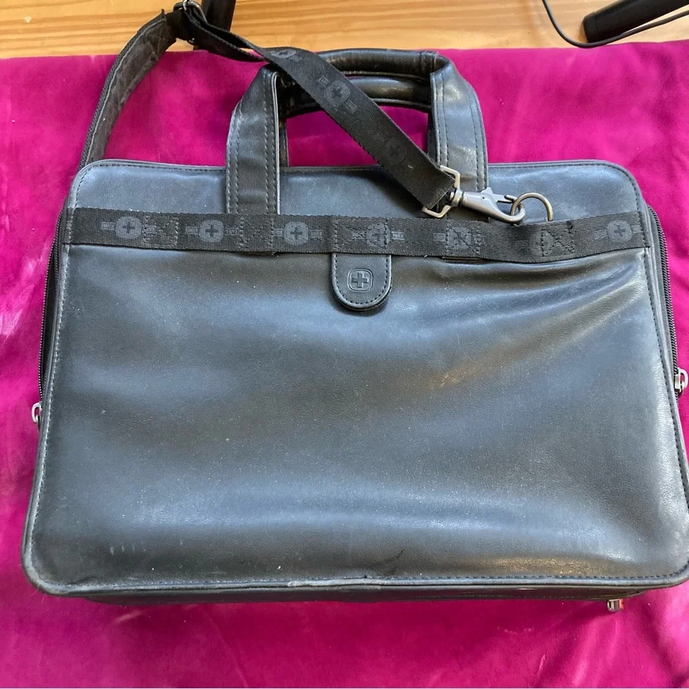 Wenger Swiss Army Laptop Computer Case Shoulder Carryon Briefcase Black